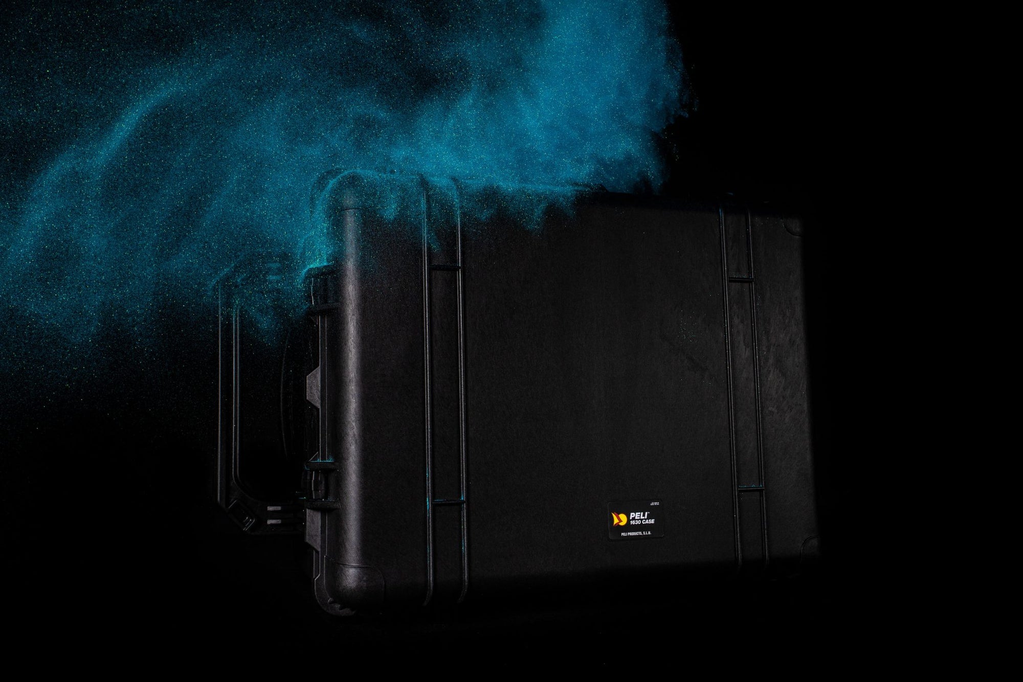 The smallest & largest Peli cases