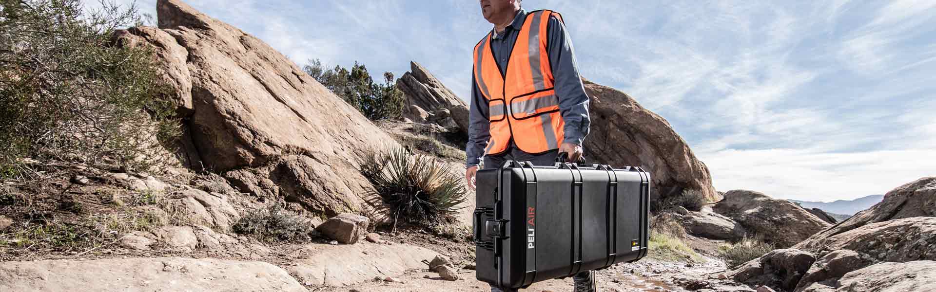 PELICAN 1745 ハードケース PELICAN ( ペリカン ) 1740 BLK 防塵・防水